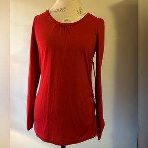 NWT. Women’s size small, long sleeve tee w/ ruching. Kim Rogers brand